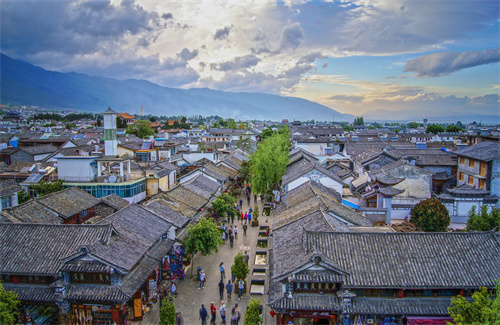 云南傳媒公司：徒步、吃長街宴、篝火晚會(huì)……在麗江，這樣的玩法更帶勁