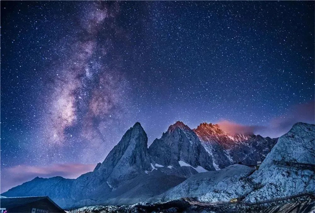麗江旅行社 麗江旅游 麗江旅行社與你相約玉龍雪山，帶你體驗觀星的浪漫夜晚。
