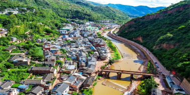 云南公司團隊活動策劃,云南公司策劃活動，楚雄旅行社:三分詩意七分秋，古鎮(zhèn)幽情韻自稠。這個秋天來楚雄逛古鎮(zhèn)吧！